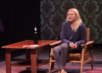 Į Oskaro Koršunovo teatro spektaklį „Šventoji“, kuriame vaidino aktorė Eglė Jackaitė, buvo parduoti visi bilietai.           Gražinos Šmigelskienės nuotr.